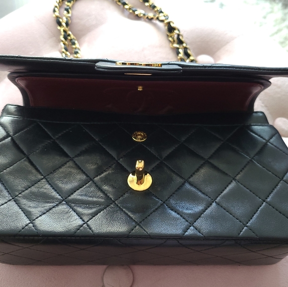 CHANEL Vintage Small Classic Flap 24k GHW Lambskin - Picture 15 of 17